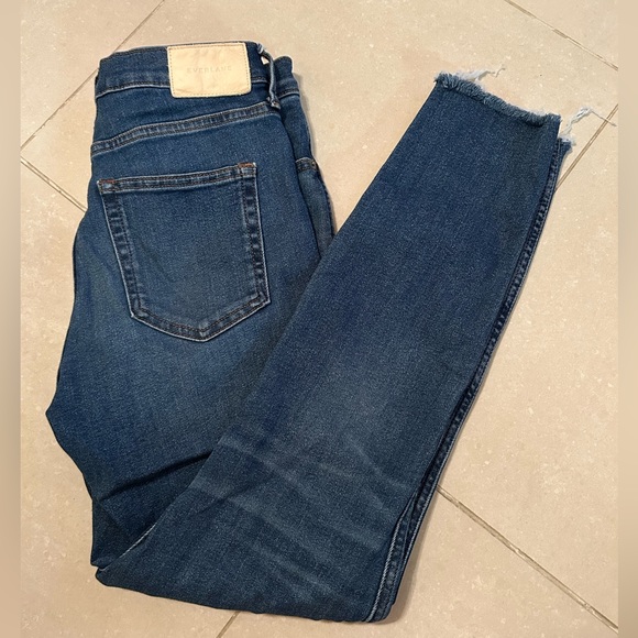 (26) NWOT Everlane Vintage Skinny Jeans Blue with Distressed Ankle - Picture 1 of 6
